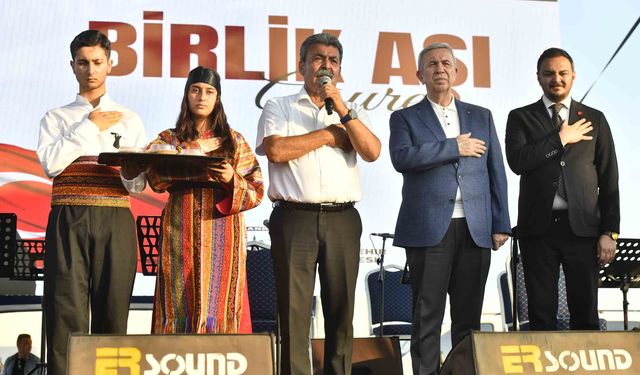 Başkentte aşure sofrası kuruldu: Mansur Yavaş’tan Cemevi müjdesi