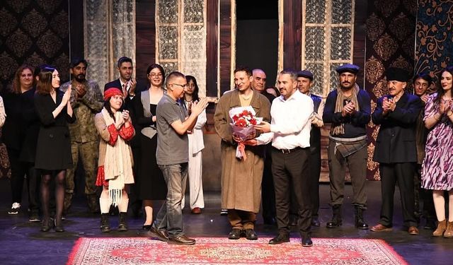 Pursaklar’da sanat sahneyle buluştu: Tiyatro günleri başladı