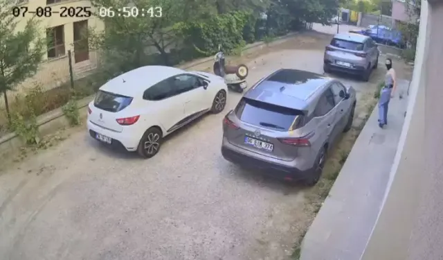 Ankara'da kar maskeli hırsız: Park halindeki motosikleti çaldı