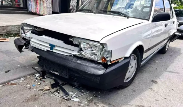 Ankara'da minibüs sürücüsü 4 araca çarptı