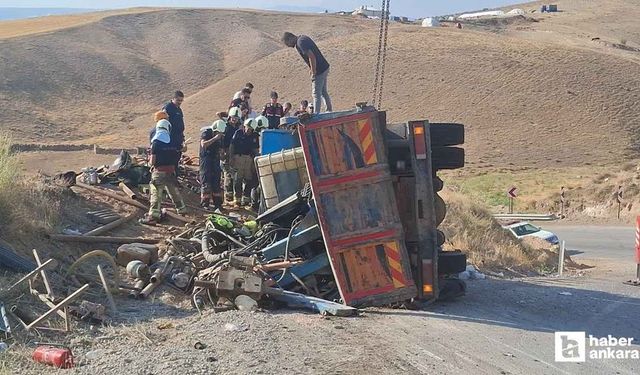 Ankara Beypazarı Kırbaşı yolunda korku dolu anlar: Freni boşalan kamyon devrildi