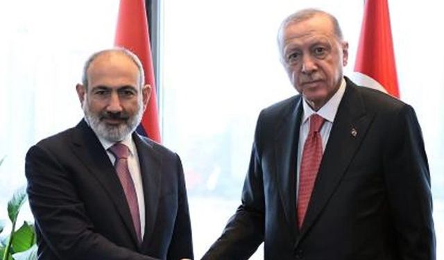 Türkiye Ermenistan ilişkileri için önemli adım: Cumhurbaşkanı Erdoğan-Paşinyan ile görüştü!