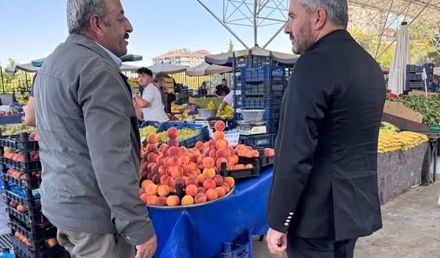 Pursaklar’da pazar denetimi: Başkan Çetin tezgâhları denetledi