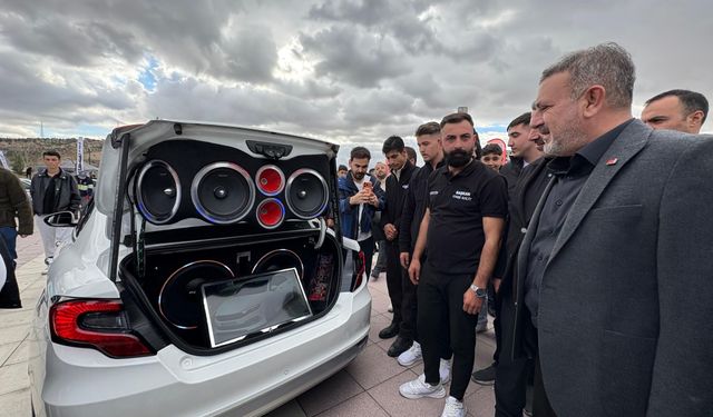 Sincan’da motorlar çalıştı: Modifiye tutkunları otomobil festivalinde buluştu