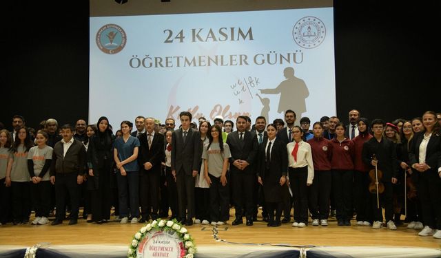 Kahramankazan’da 24 Kasım coşkusu: Öğretmenler Günü Programı büyük ilgi gördü