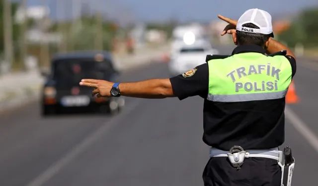 TBMM’de görüşülen yeni düzenlemeyle trafikte kurallara uymayanlara yönelik cezalar ağırlaşıyor.