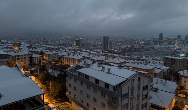 Ankara'nın yüksek bölgelerinde kar etkili oldu