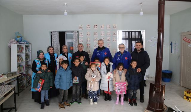 TDV kış yardımlarıyla ülke genelinde yürekleri ısıtıyor