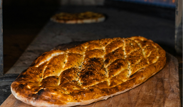 Türkiye Fırıncılar Federasyonu, 2026 yılı Ramazan ayına ilişkin pide fiyatlarını kamuoyuyla paylaştı.