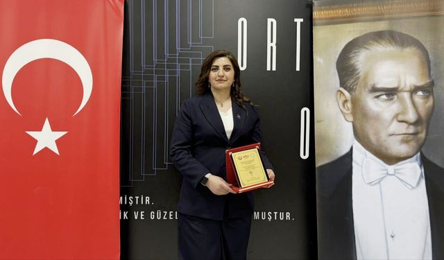 Ankara’da “İz Bırakan Kadınlarımız” Programında Dr. Şehla Aslan’a Onur Ödülü