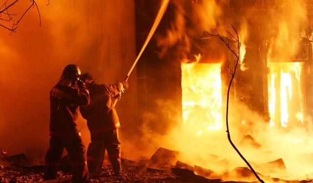 Ankara'da Korkutan Fabrika Yangını: 35 Çalışan Son Anda Tahliye Edildi!