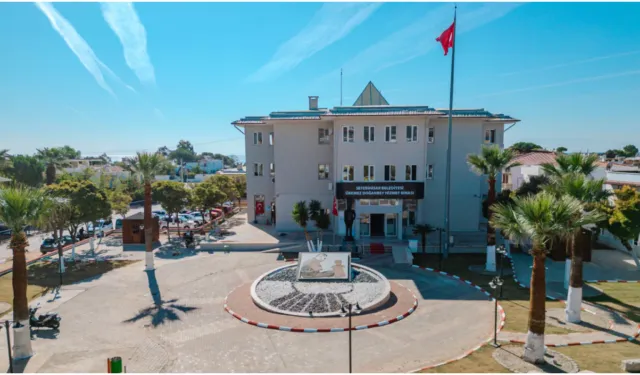 CHP’li Seferihisar Belediyesi’ne Rüşvet Operasyonu: Başkan Yardımcısı Gözaltında