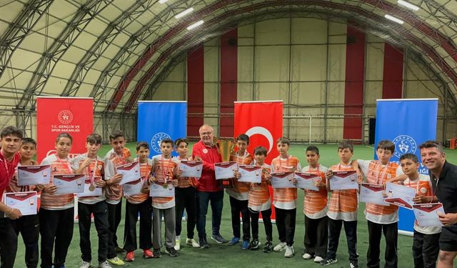 Ankara'nın Gururu Oldular: Hacı Bayram Veli Spor Ortaokulu'ndan Çifte Türkiye Şampiyonluğu