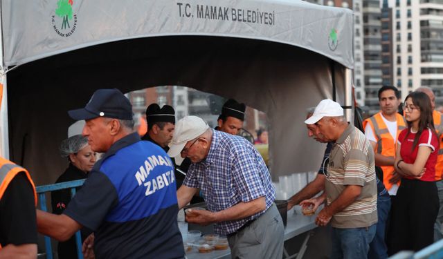 Birlik Aşı Aşure Etkinliği'nde Paylaşmanın ve Dayanışmanın Bereketi Aynı Sofrada Buluştu