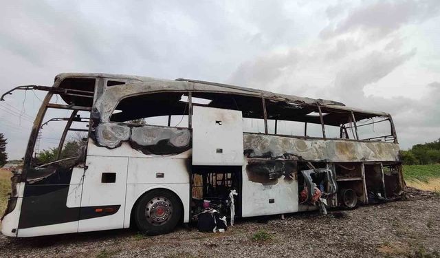 Ankara'da Seyir Halindeki Yolcu Otobüsü Birden Alev Aldı ,Küle Döndü!