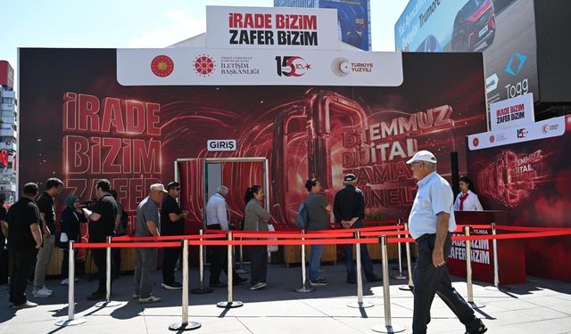 "İrade Bizim, Zafer Bizim" Dijital Zaman Tüneli Kızılay Meydanı'nda Ziyarete Açıldı