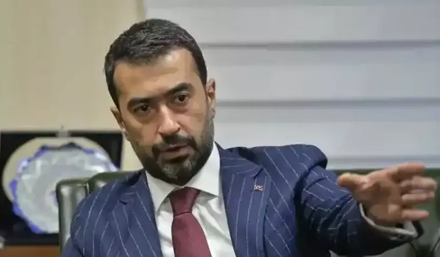 ABB PERSONELİNE KÜFREDİP SALDIRAN ADNAN TATLISU’YA ÖZCAN’DAN TEPKİ GELDİ “ABB’Yİ YİYE YİYE BİTİREMEDİNİZ SIRA PERSONELİ GASP ETMEYE Mİ GELDİ”