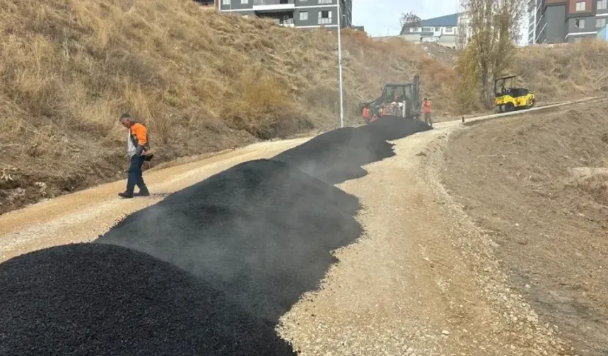 Mamak'ta asfalt ve yol çalışmaları devam ediyor