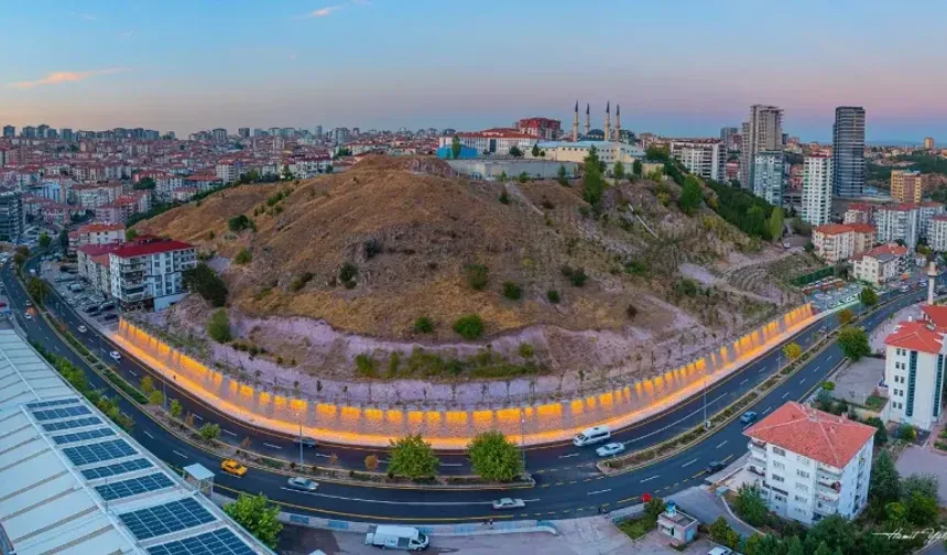 Pursaklar Belediyesi, duvarları estetik bir görünüme kavuşturuyor