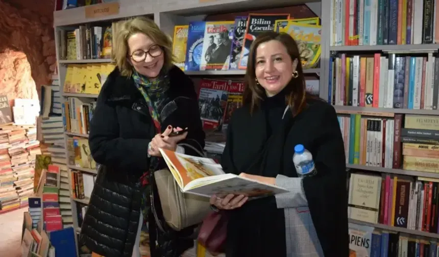 "Çöpten Kütüphaneye" Büyükelçi eşlerinden kitap bağışı