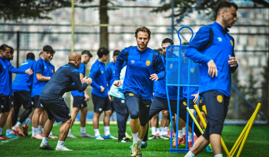 Teknik Direktör Mustafa Kaplan’dan Ankaragücü’nün galibiyet yıldızlarına altın sürpriz