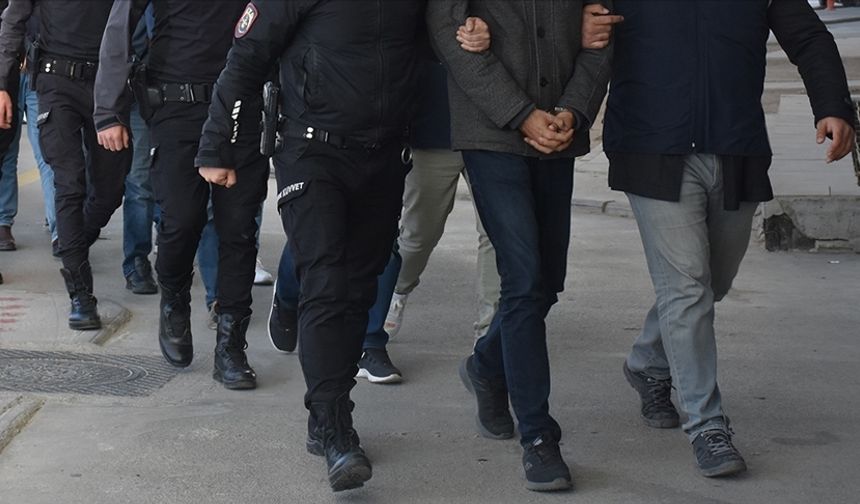 Ankara’da FETÖ’ye çifte operasyon!