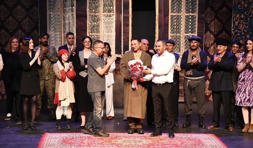 Pursaklar’da sanat sahneyle buluştu: Tiyatro günleri başladı