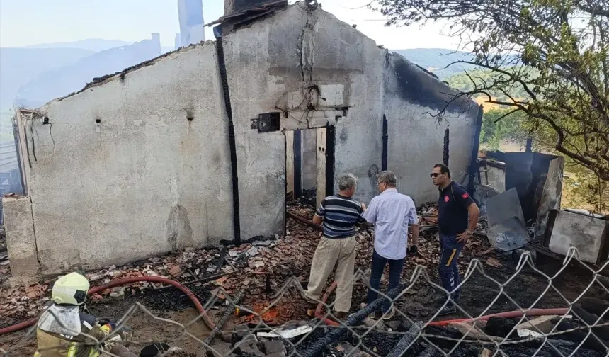 Nallıhan'da tek katlı evde yangın çıktı
