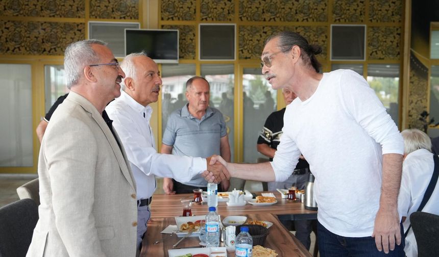 Başkan Beşikçioğlu, Çorumlu vatandaşlarla kahvaltıda bir araya geldi
