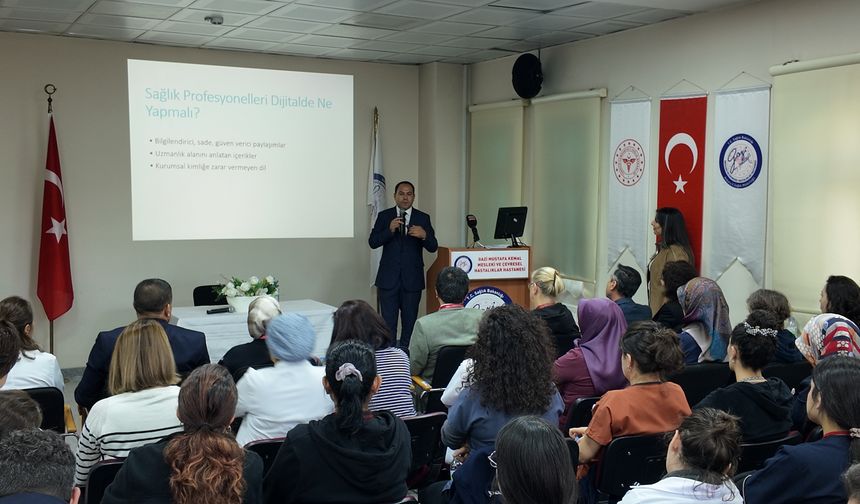 Gazeteci Bayram Polat'tan "Sağlıkta dijital iletişim ve sosyal medya etkisi" konferansı