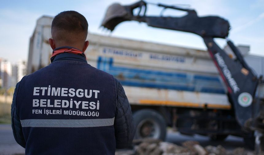 Etimesgut’un yolları yenileniyor: Belediye ekipleri sahada