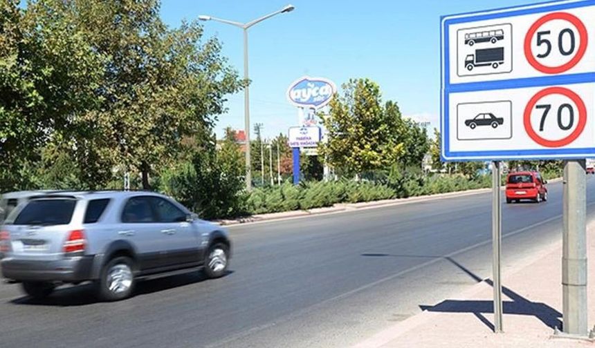 Ankara'da tıra arkadan çarpan otomobil takla attı: 1 can kaybı, 3 yaralı