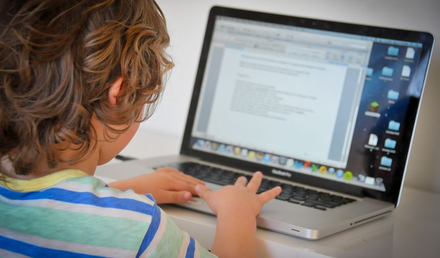 TBMM’den Çocuklara Dijital Fren: Sosyal Medyaya Yaş Sınırı mı Geliyor?