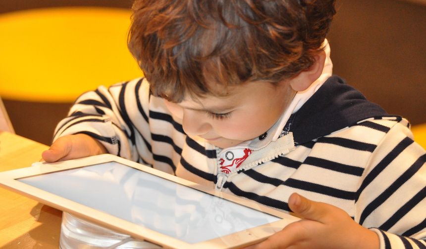 15 Yaş Altına Sosyal Medya Yasağı: Rapor Komisyondan Geçti