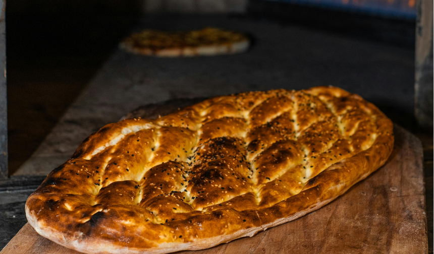 Türkiye Fırıncılar Federasyonu, 2026 yılı Ramazan ayına ilişkin pide fiyatlarını kamuoyuyla paylaştı.