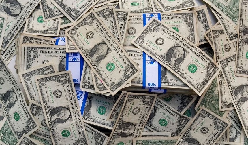 Dolar Düşüşte, Euro Yükselişte: Güncel Döviz Kurları Açıklandı