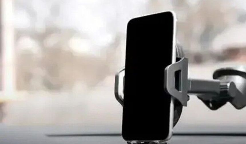 Ön Cama Telefon Tutucu Tartışması Gündemde: Yeni Düzenleme İddiaları ve Olası Yaptırımlar