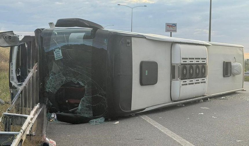 Balıkesir'de Yolcu Otobüsü Devrildi: 25 Kişi Yaralandı