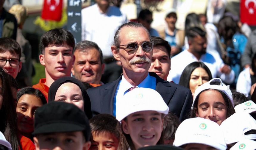 Etimesgut’ta 19 Mayıs Coşkusu: Emre Aydın ve Madrigal Sahne Alacak!