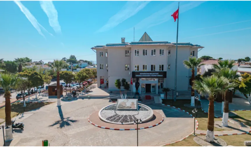 CHP’li Seferihisar Belediyesi’ne Rüşvet Operasyonu: Başkan Yardımcısı Gözaltında
