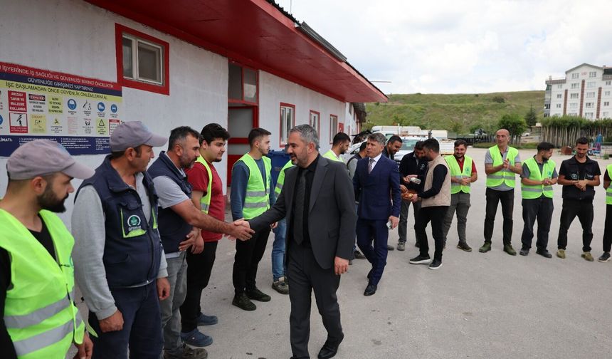 Başkan Çetin Belediye Personeliyle Bayramlaştı
