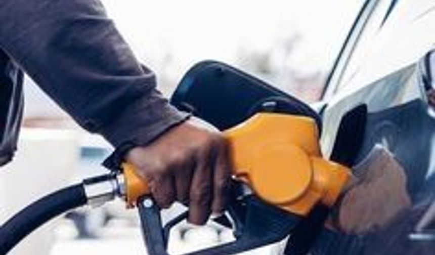 Akaryakıtta İndirim Rüzgarı: Benzine Gece Yarısı Yeni İndirim Beklentisi