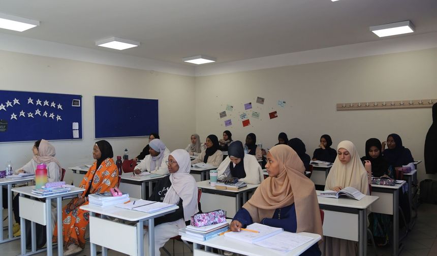 TDV, Diyanet Bursları’yla Yurt içi ve 114 Ülkeden Binlerce Öğrenciye Destek Oluyor