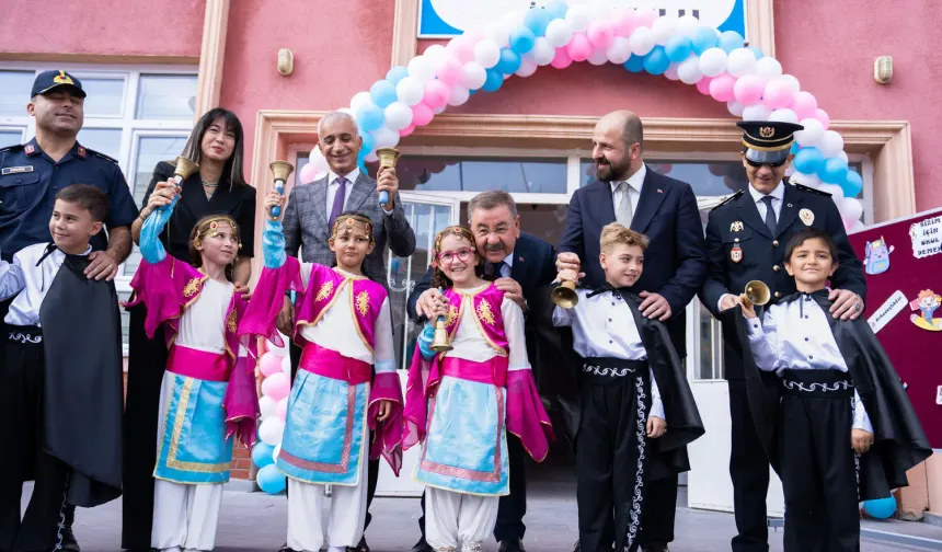 Başkan Odabaşı İlk Ders Zilinde Öğrencileri Yalnız Bırakmadı