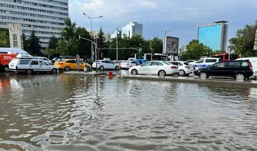Meteoroloji Uyardı: Ankara'ya Sağanak Yağış Geliyor