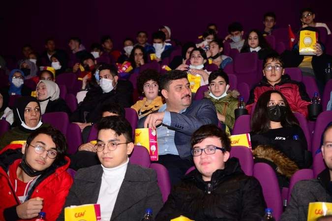 Kahramankazanlı öğrenciler “Kesişme Eren İyi ki Varsın” filmini izledi