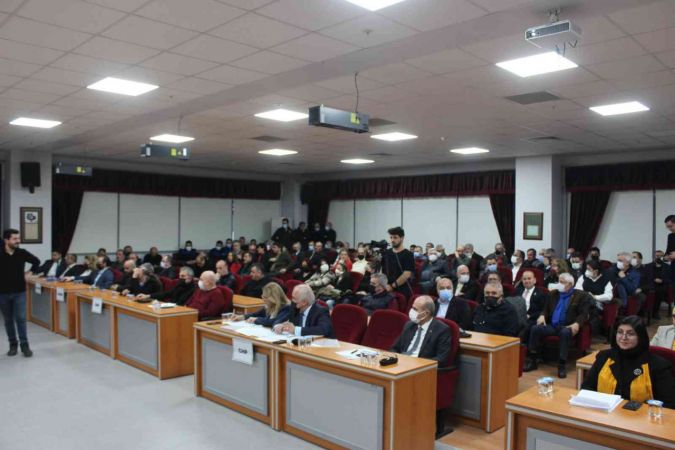 4 meclis üyesinin üyelikleri düşürüldü
