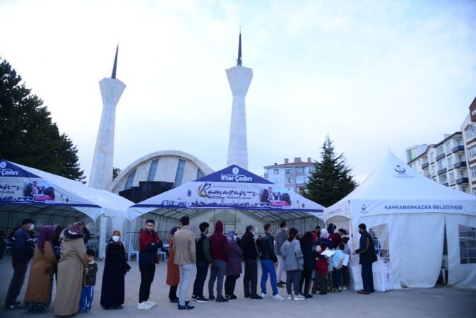Başkan Oğuz ilk iftarda vatandaşlarla buluştu