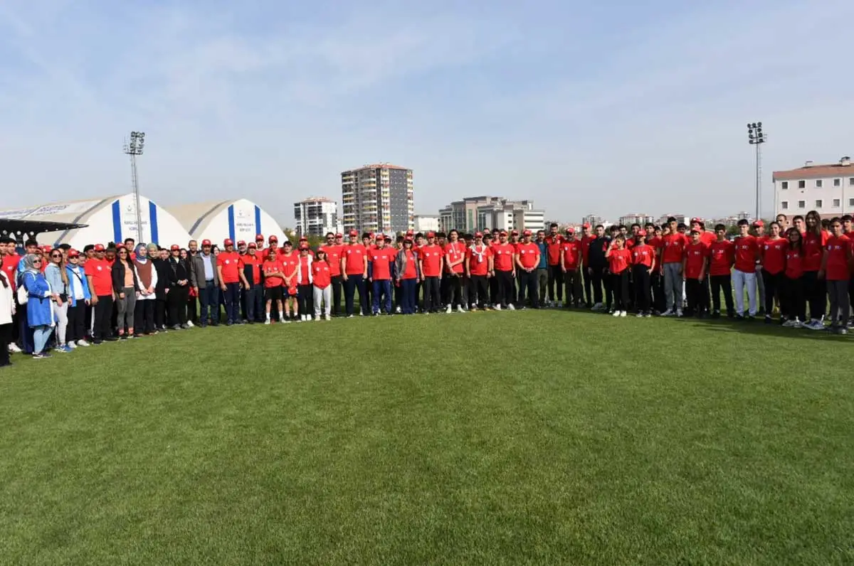 Çubuk’ta Gençlik Yürüyüşü Renkli Görüntülere Sahne Oldu 2