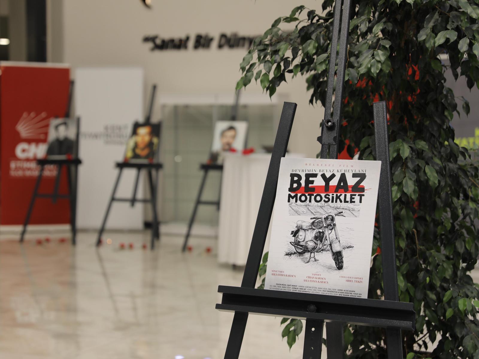 Deni̇z Gezmi̇ş Anma Töreni̇ Beyaz Motosi̇klet